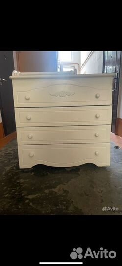 Детская кровать и пеленальный комод