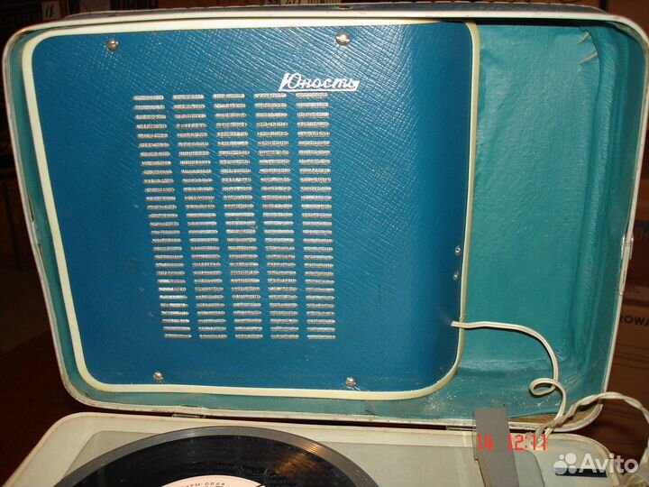 Проигрыватель виниловых пластинок 