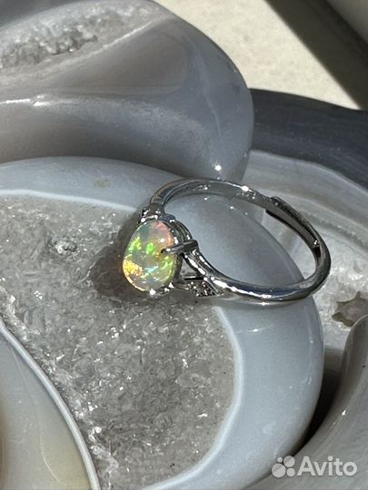 Кольцо с опалом