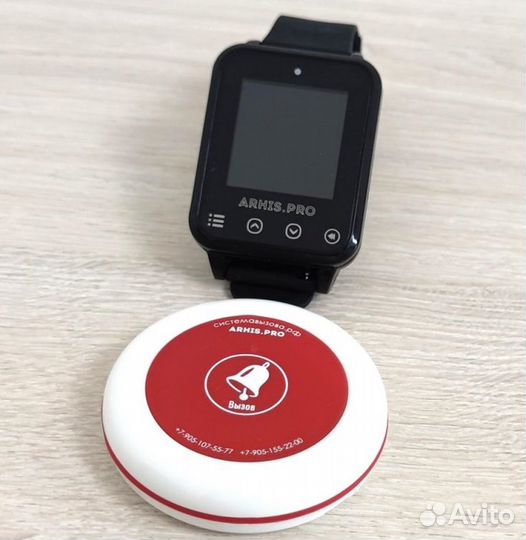 Кнопка вызова персонала и часы в салон красоты