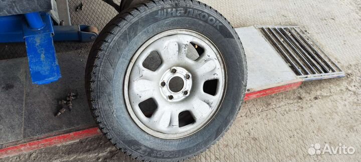 Hankook Winter I'Cept IZ2 215/65 R16 102T