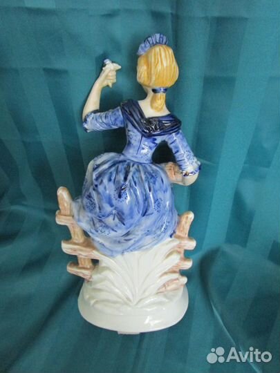 Большая стуэтка фарфор Девушка Цветочница