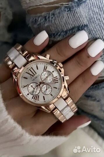 Часы женские новые
