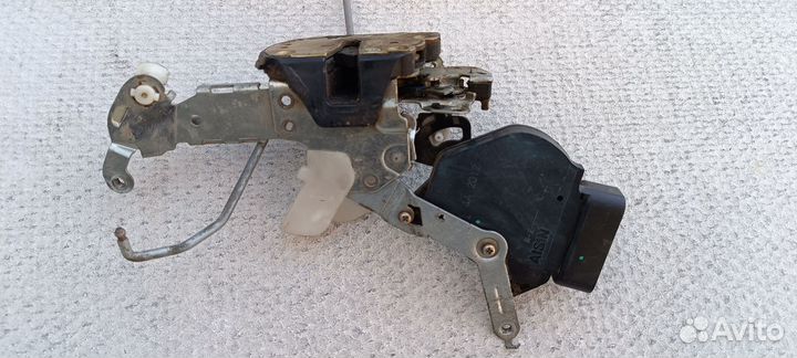 Замок двери Toyota Corolla Runx 2002 6903012440 NZ