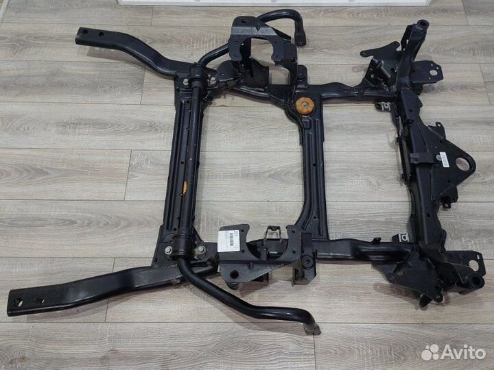 Подрамник переднего моста Land Rover Discovery 5