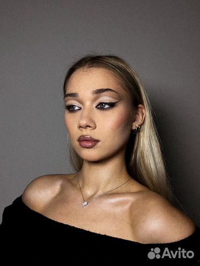 Модель на макияжбровискайсы
