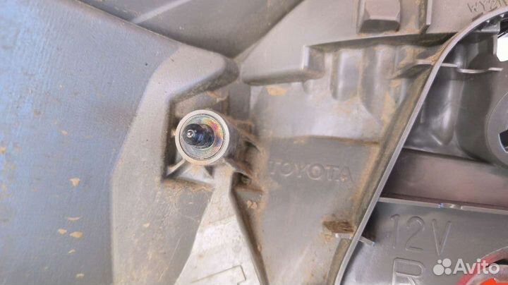 Фонарь задний правый Toyota Highlander II рестайл