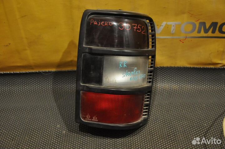 Фонарь задний правый mitsubishi pajero V44W