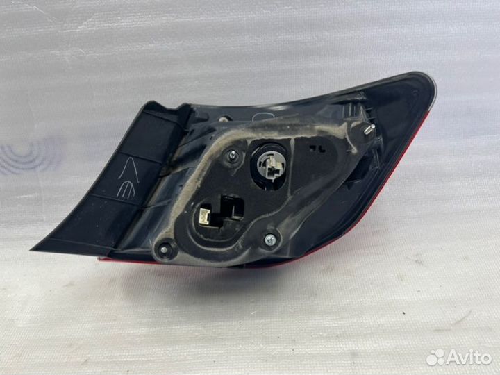 Фонарь наружный задний левый Toyota Camry V55