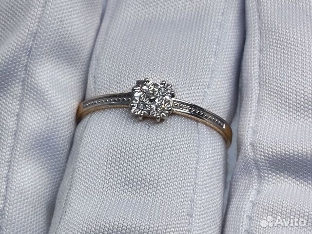 Кольцо с природным камнем Золото