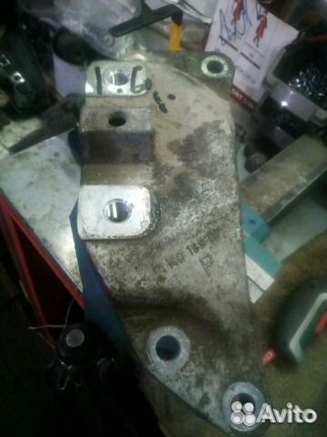 1k0199117p опора коробки