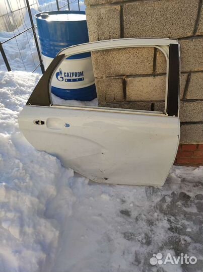 Дверь Веста седан