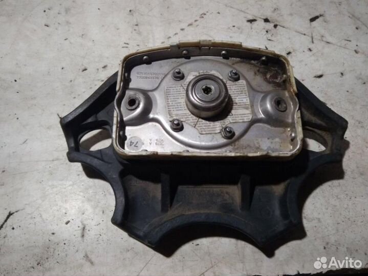 Подушка безопасности водителя Renault Megane 1998