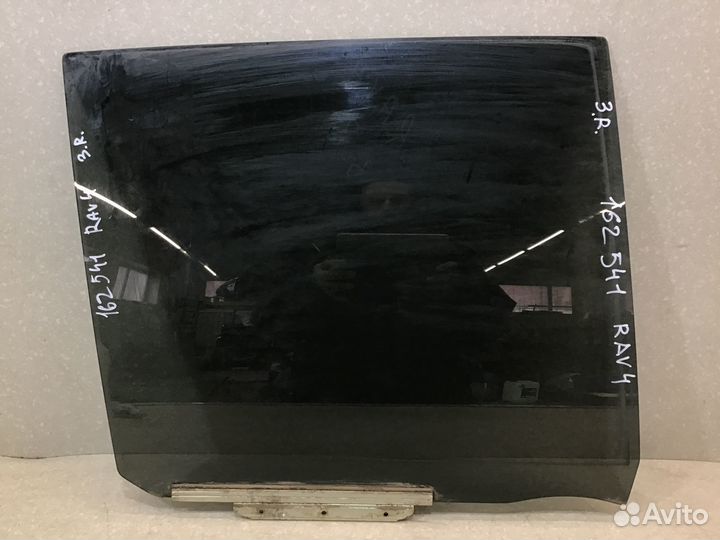 Стекло двери задней правой Toyota RAV 4 2000-2005