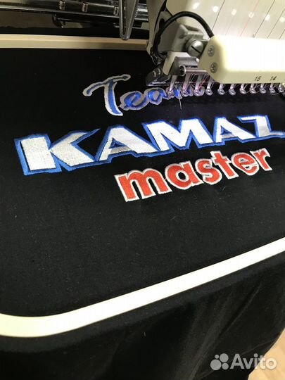 Логотипы на одежде, вышивка машинной программы