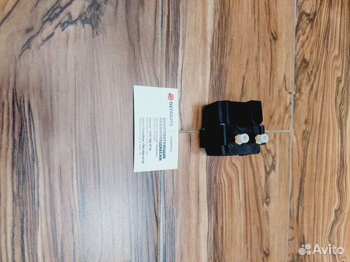 Блок клапанов пневмоподвески BMW X5