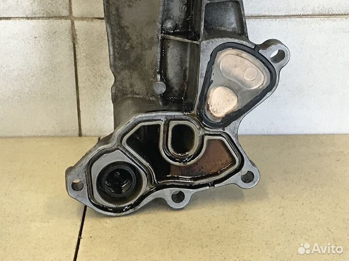 Кронштейн масляного фильтра C4 2005-2011