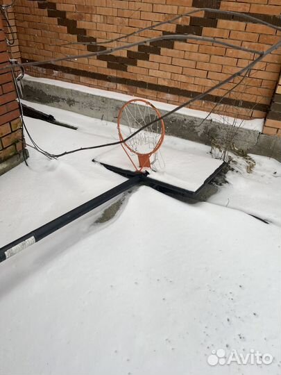 Баскетбольное кольцо и стойка