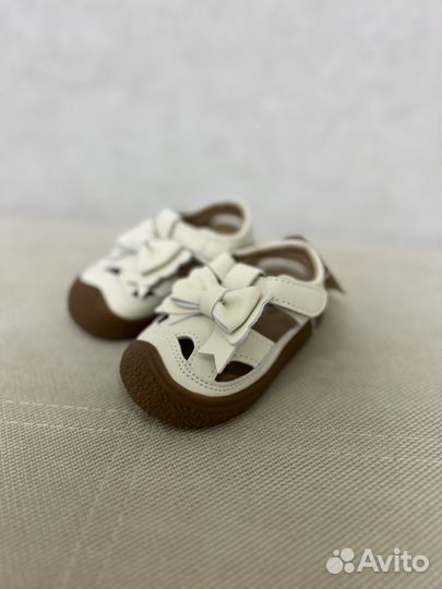 Сандалии для девочки новые
