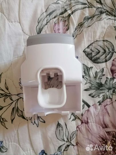 Диспенсер для зубной пасты