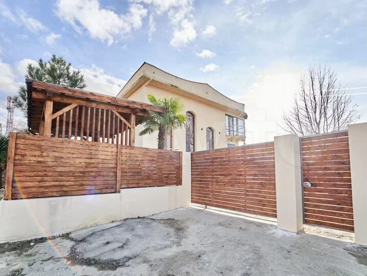 Дом 270 м² на участке 14 сот.