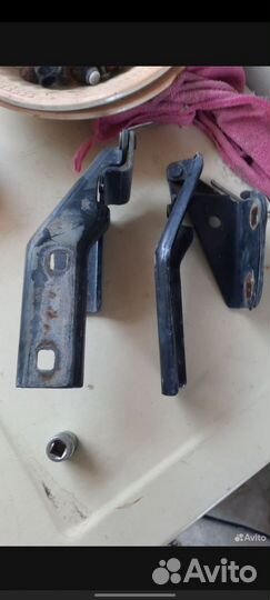 Накладка петли капота priora