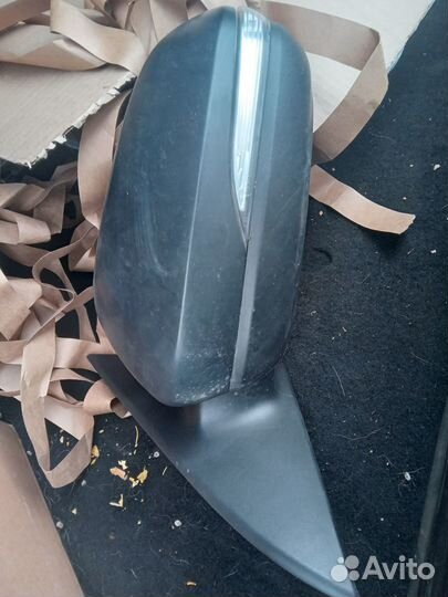 Боковое зеркало левое