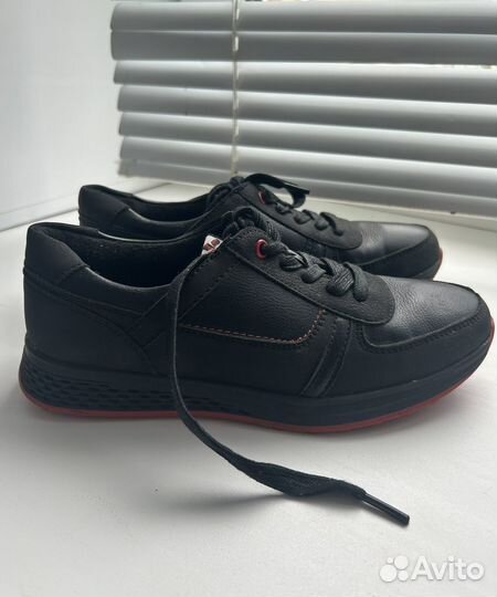 Кроссовки детские