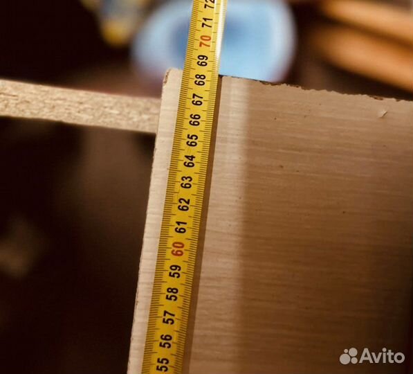 Тумбочка на ножках