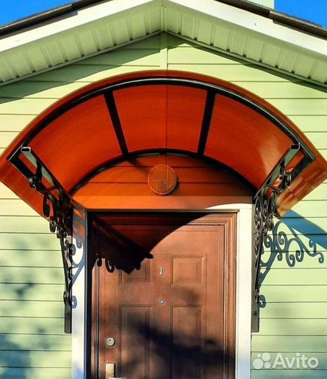 Козырек над дверью