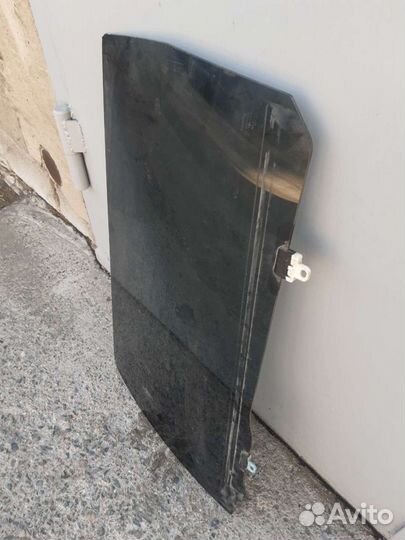 Toyota wish заднее левое стекло.Стеклоподемник эл