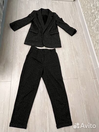 Шерстяной брючный костюм 42 размер