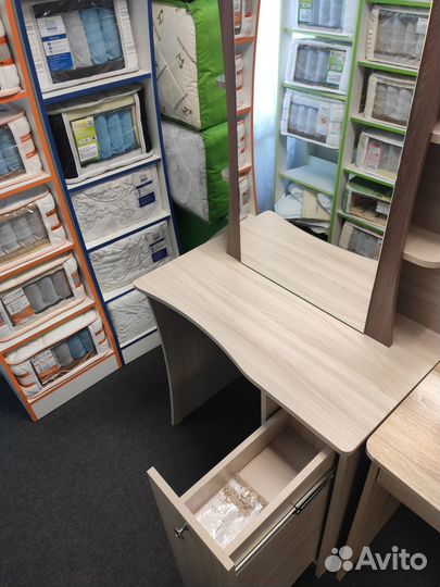 Туалетный столик