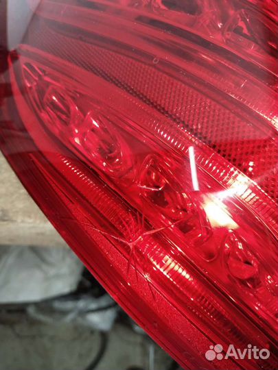 Фонарь левый Мерседес 205 оригинал с дефектом см ф