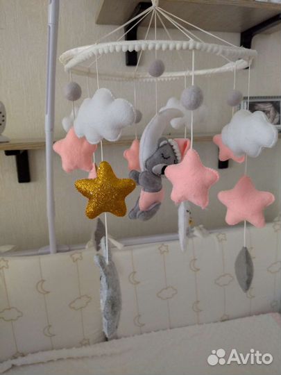 Мобиль на кроватку из фетра