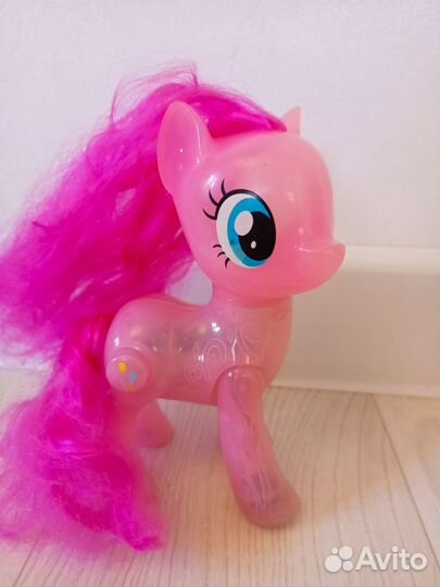 My little pony Пинки пай со светящейся ногой