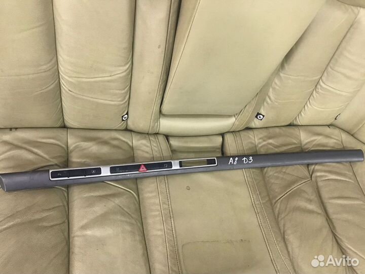 Кнопка аварийки Audi A8 (D3) с молдингом
