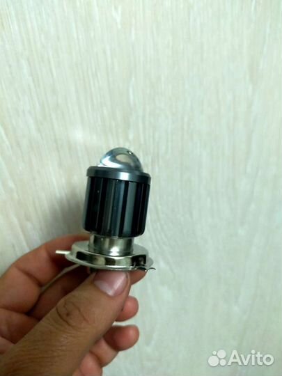 Лампочка LED H4 в фару