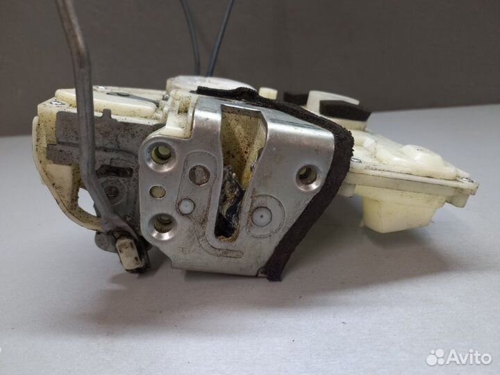 Замок двери передний правый Suzuki Sx4 хэтчбек