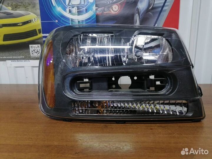 Фара Chevrolet TrailBlazer правая новая 15930644
