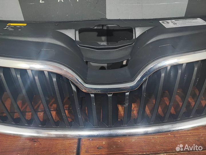 Решетка радиатора Skoda Rapid 1 12-20 Б/У Оригинал