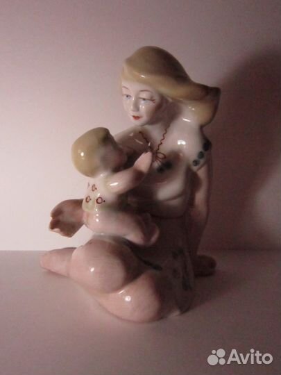 Фигурка статуэтка Женщина с ребенком СССР