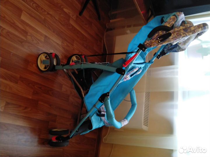 Прогулочная коляска трость