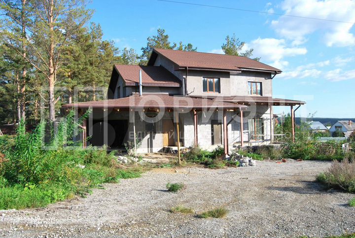 Коттедж 320 м² на участке 12 сот.