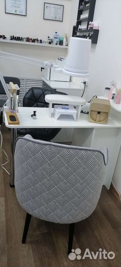 Маникюр в салоне