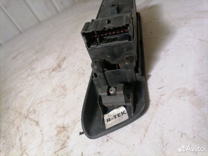 Блок управления стеклоподъемниками передний левый