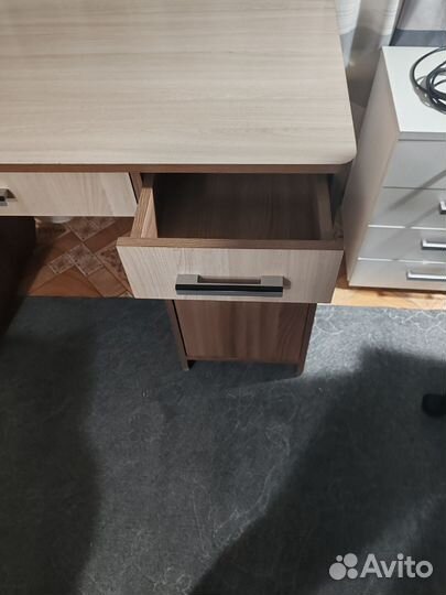 Письменный стол