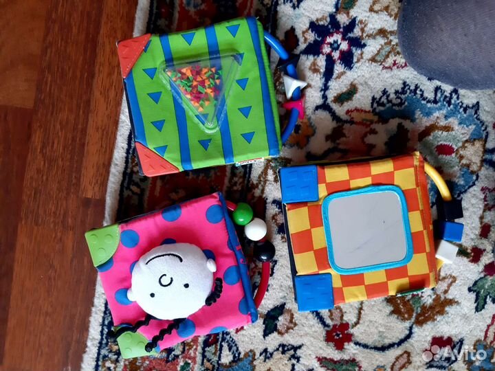 Сенсорная игрушка -книжка для малыша