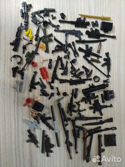 Оружие и обмундирование lego