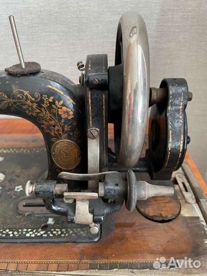 Швейная машина hide&neu